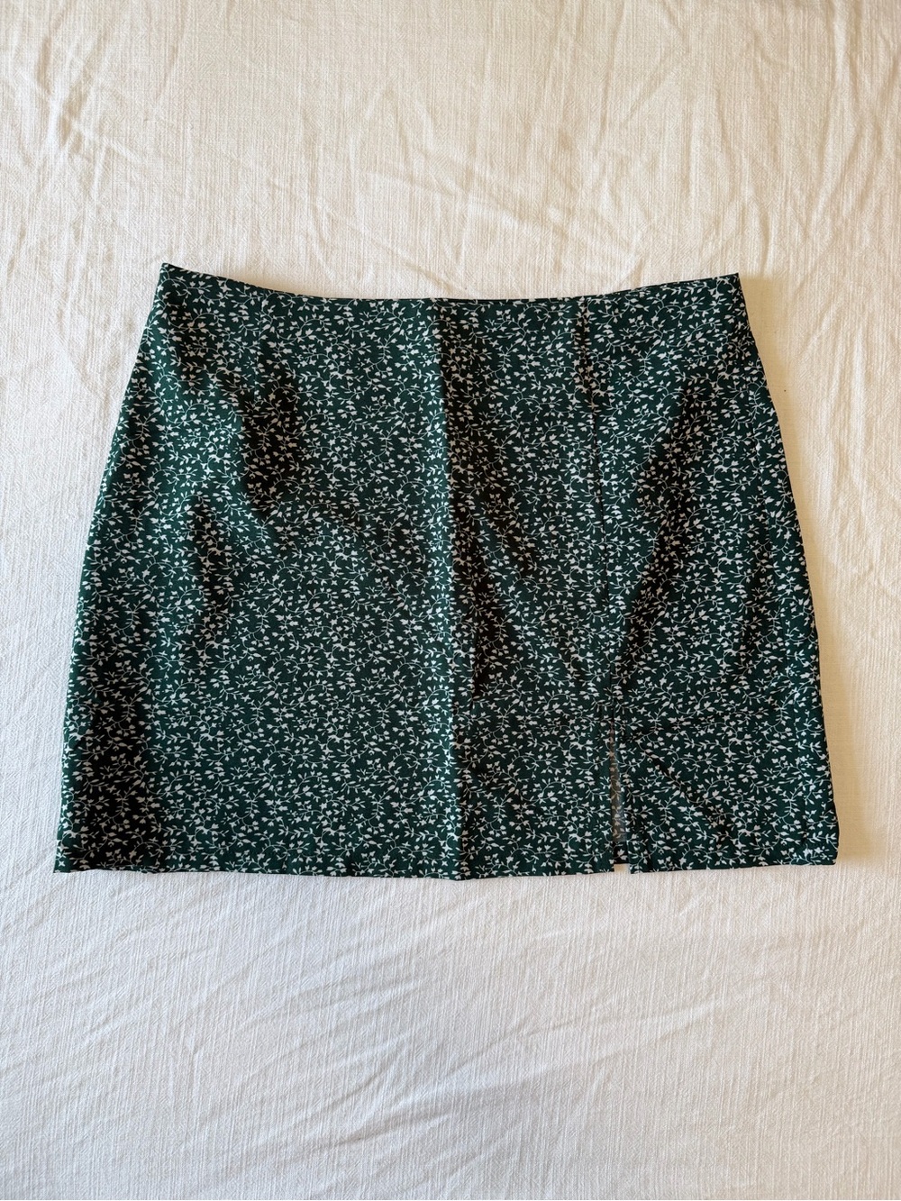 SHEIN Green White Ditsy Floral Mini Skirt Front Slit